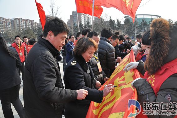 学雷锋树新风 栖霞志愿者服务在行动(组图)