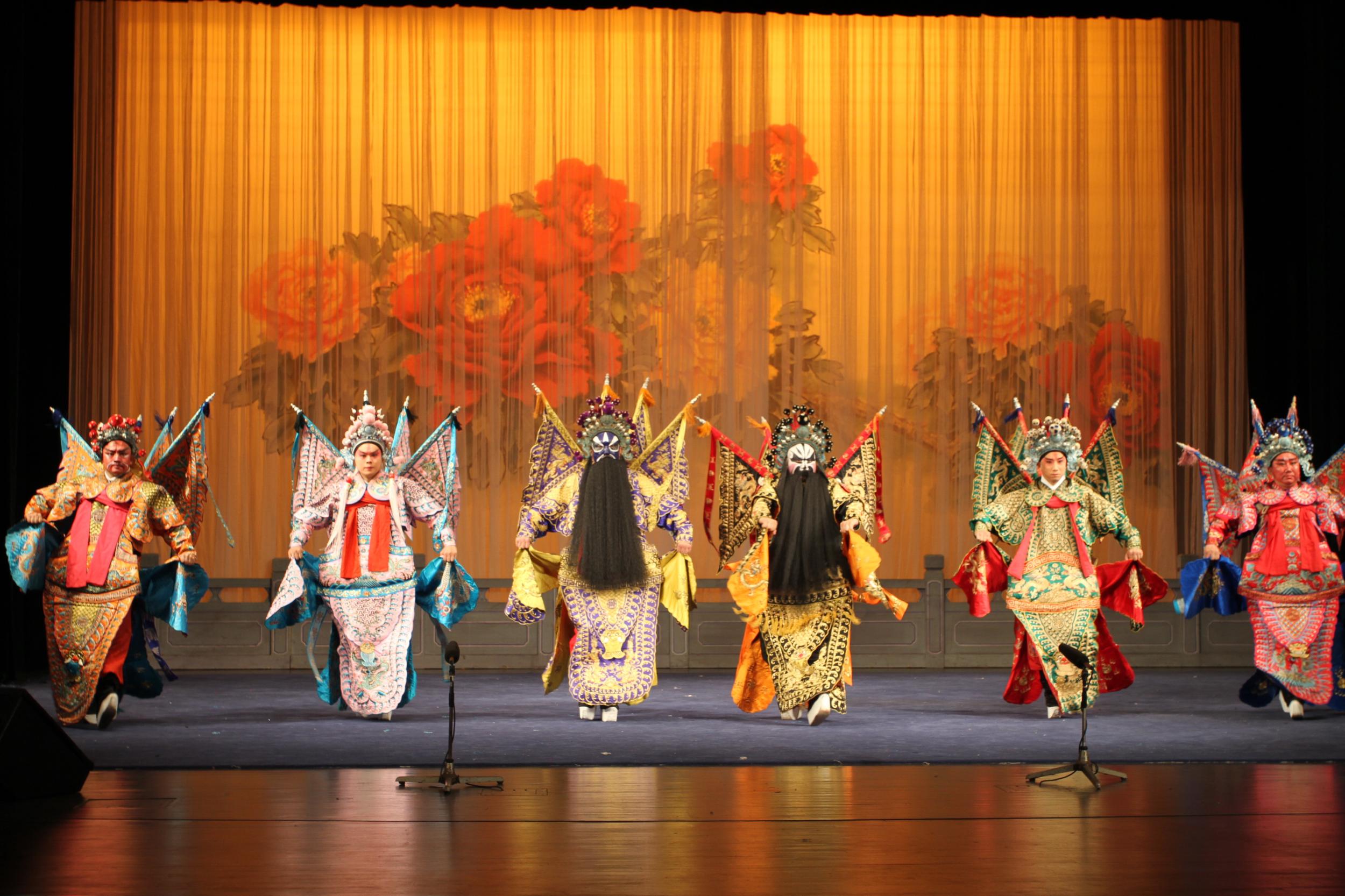 2015专业艺术院团演出季周末京剧专场举办--烟