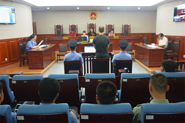 近日,区检察院在出庭公诉被告人刘某职务侵占一案时,邀请区公安分局
