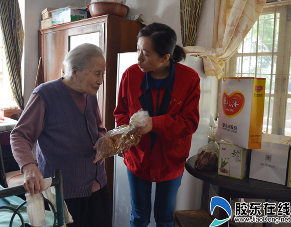 重阳佳节 婴儿乐探望孤寡老人结对子送温暖