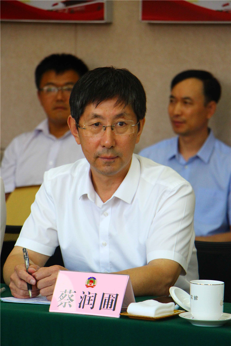 烟台二中校长蔡润圃,高新区实验中学教师杨慈辉,长岛第二实验学校