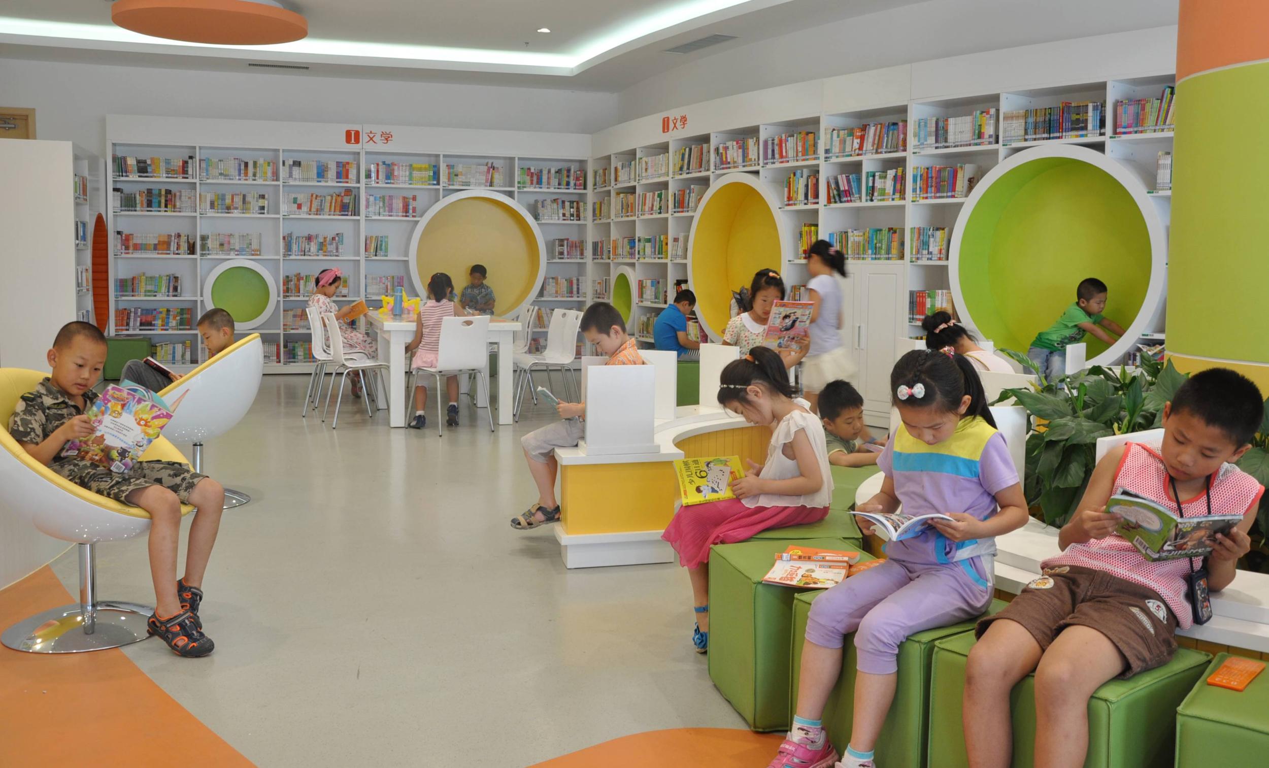 莱山区图书馆少儿阅览室