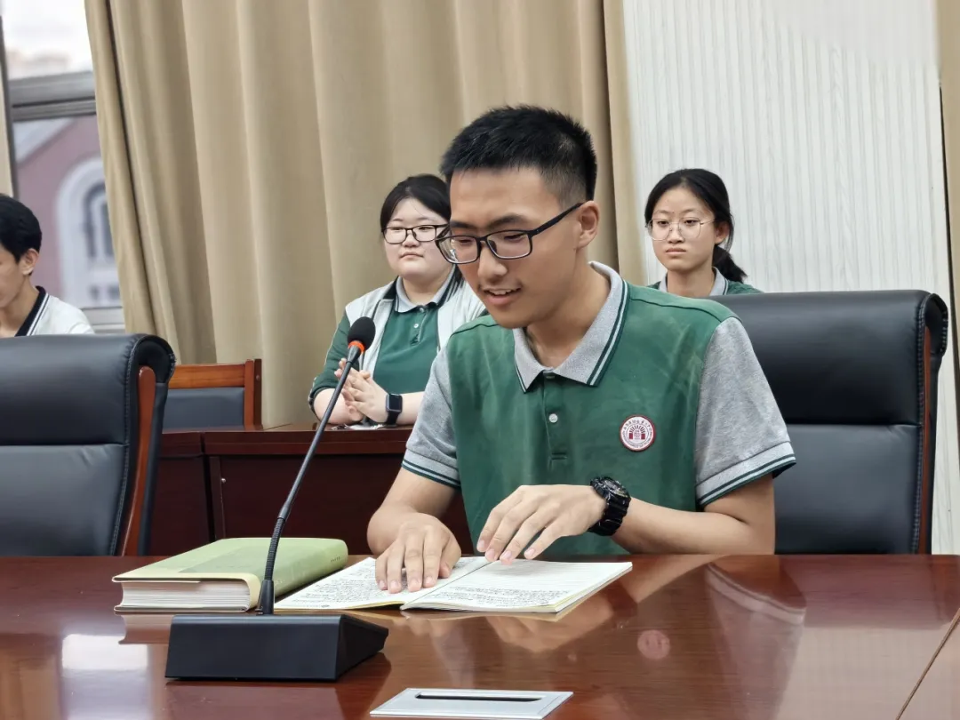 签名授书 以资鼓励——烟台二中举行地球科学竞赛队授书仪式